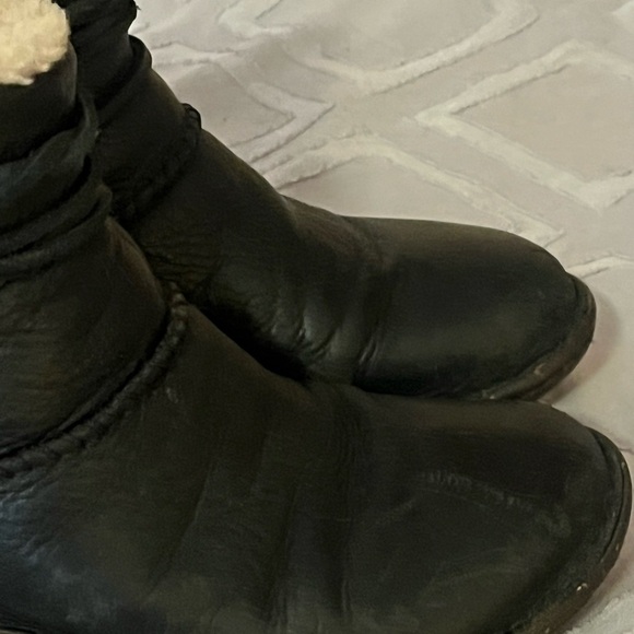 Ugg Caspia Leather And Sheepskin Boots Sz 7 - Picture 3 of 12
